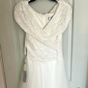 $848 - TADASHI SHOJI BRIDAL WEDDING IVORY GOWN - NEW WITH TAG - SIZE 4